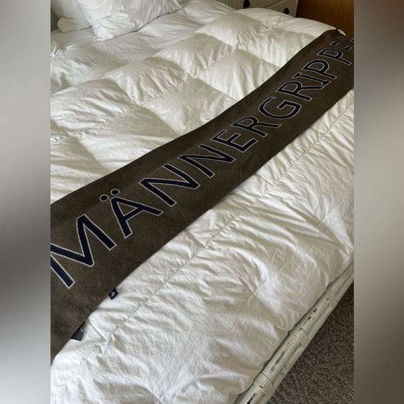 Prince BowtieMännergrippeMen’s Scarf Muffler 71” x 12.5”Gray Black.